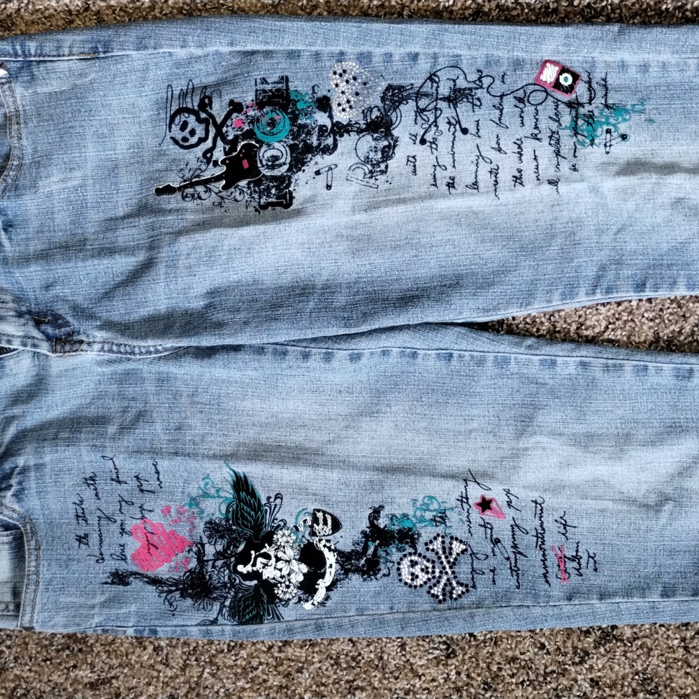 Distressed Graphic Jeans - Picture 6 of 6